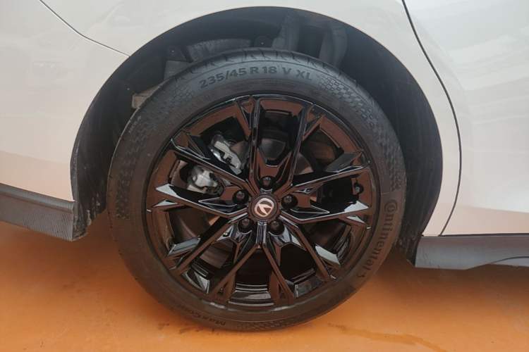 Used CHANGAN UNI-V 2024 1.5T Luxury Edition Exterior 5