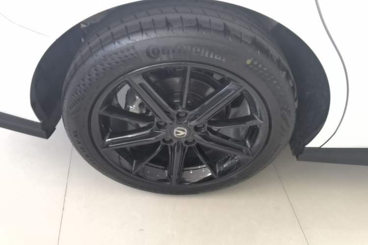 Used CHANGAN UNI-V 2024 1.5T High-Energy Version Exterior 5