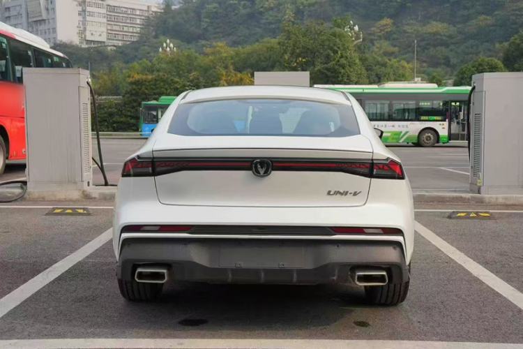 Used CHANGAN UNI-V 2024 1.5T Luxury Edition Exterior 5