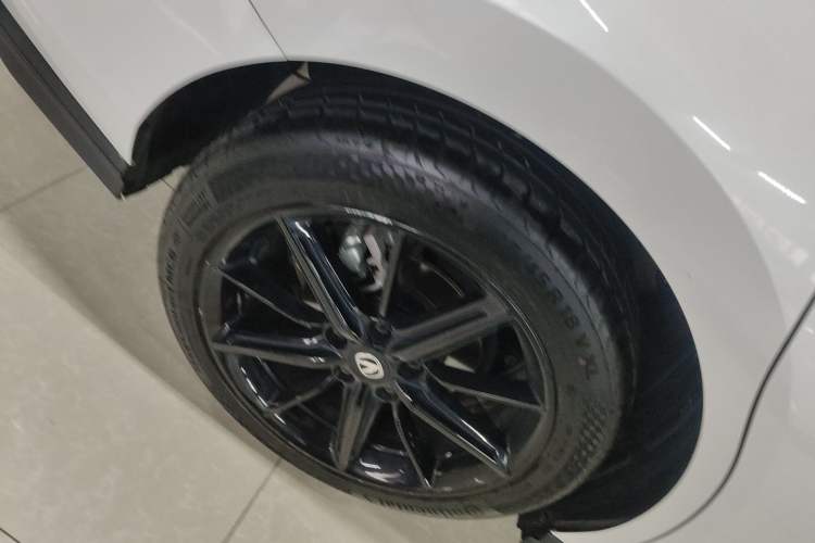 Used CHANGAN UNI-V 2024 1.5T High-Energy Version Exterior 5