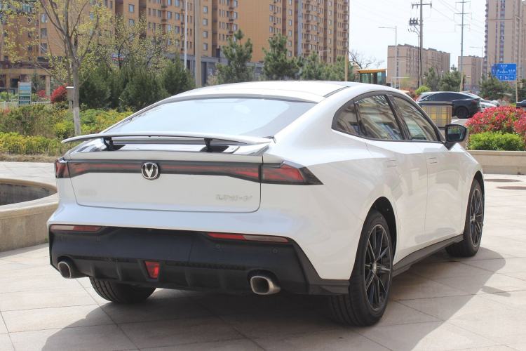 Used CHANGAN UNI-V 2024 1.5T High-Energy Version Exterior 5