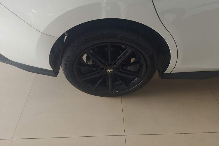 Used CHANGAN UNI-V 2024 1.5T High-Energy Version Exterior 8