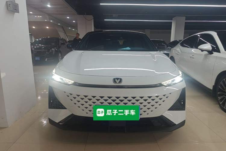 Used CHANGAN UNI-V 2024 1.5T Prestige Edition Front