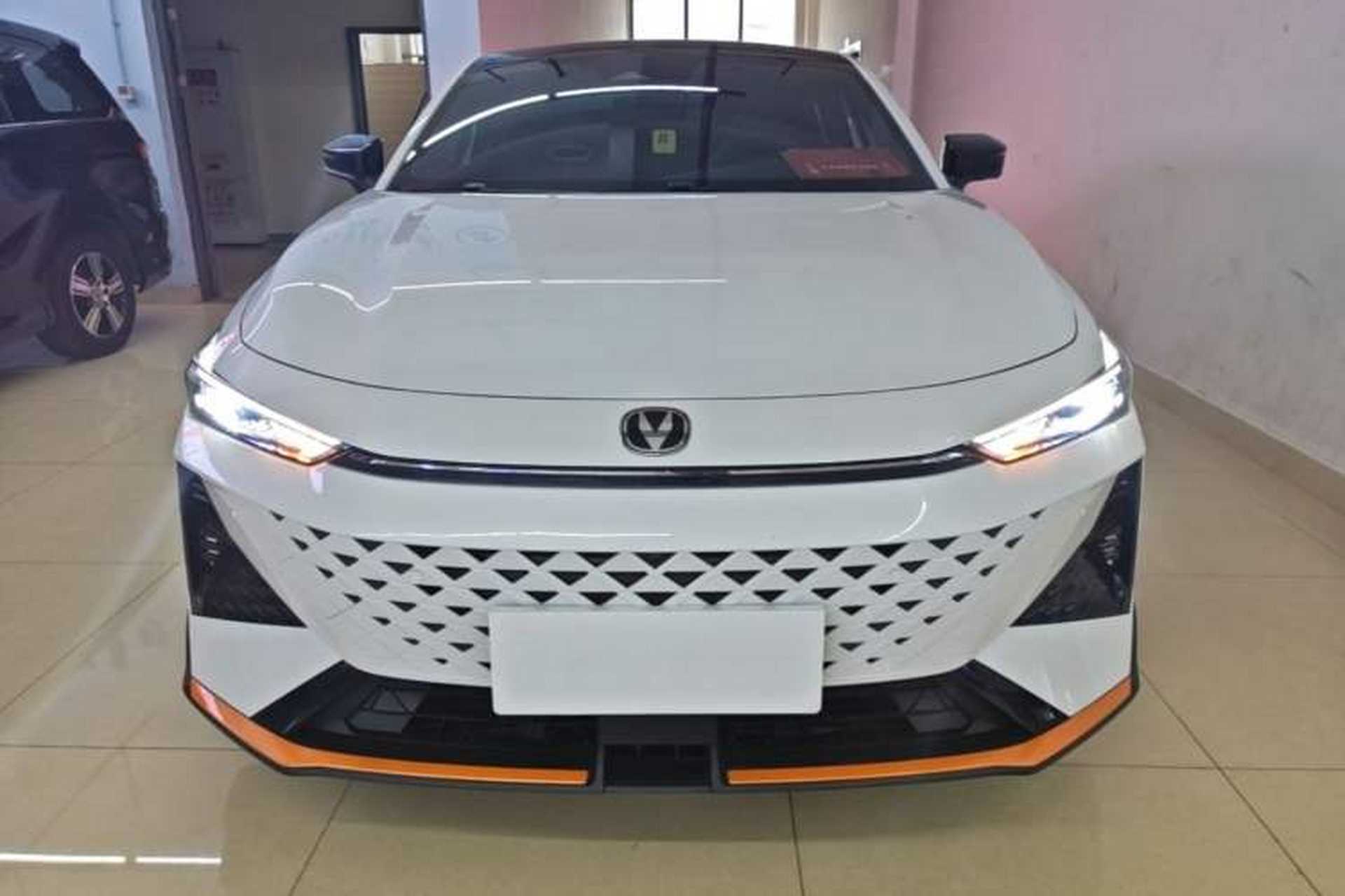 Used CHANGAN UNI-V 2024 1.5T Prestige Sport Edition Front