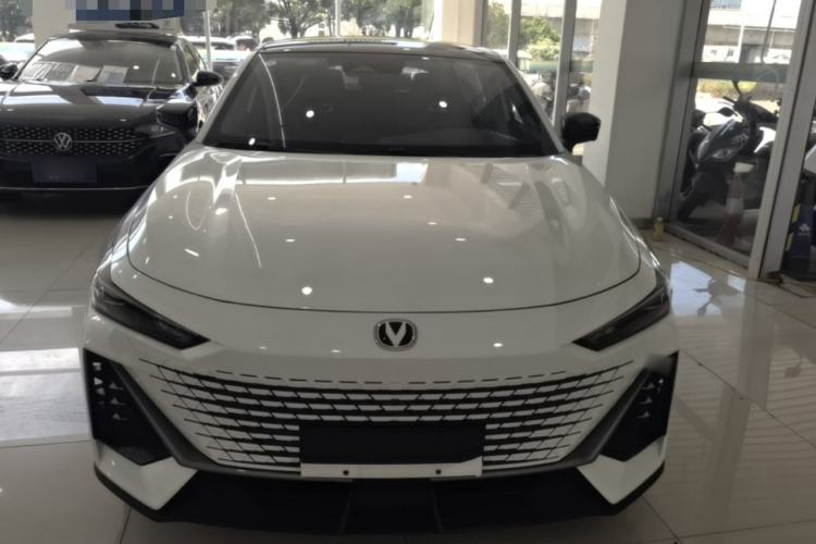 Used CHANGAN UNI-V 2024 1.5T High-Energy Version Front