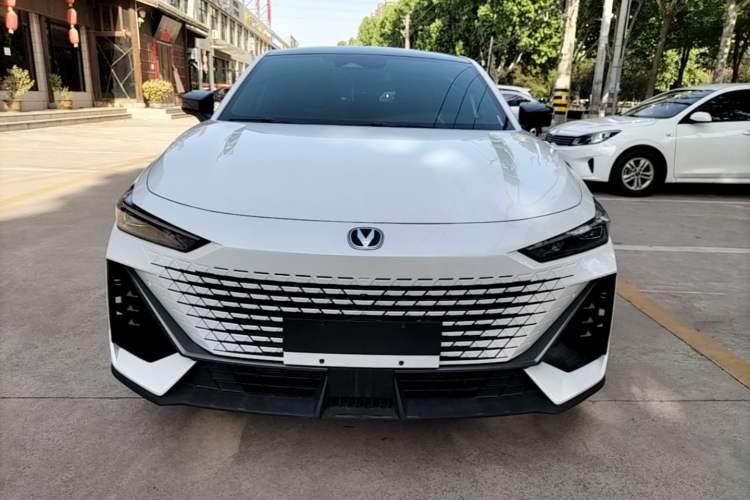 Used CHANGAN UNI-V 2024 1.5T High-Energy Version Front