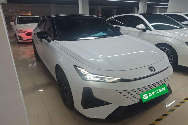 Used CHANGAN UNI-V 2024 1.5T Prestige Edition Front Right 45 Deg