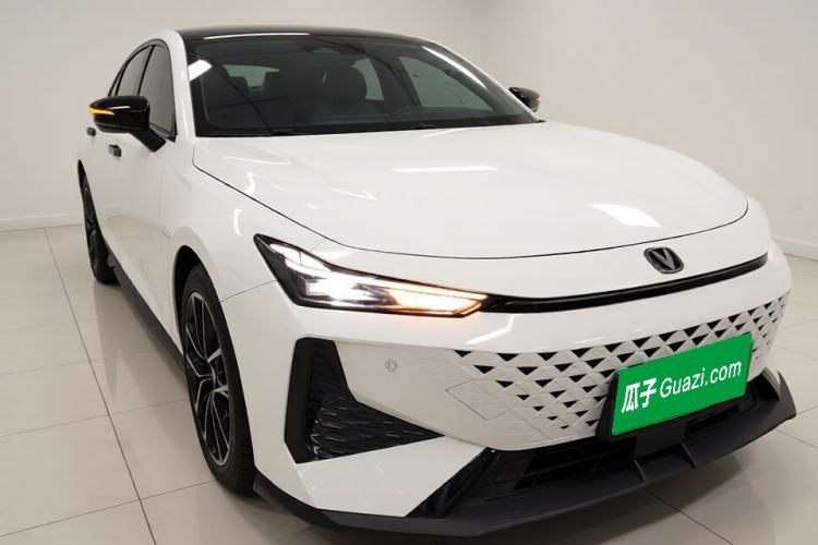 Used CHANGAN UNI-V 2024 1.5T Prestige Edition Front Right 45 Deg