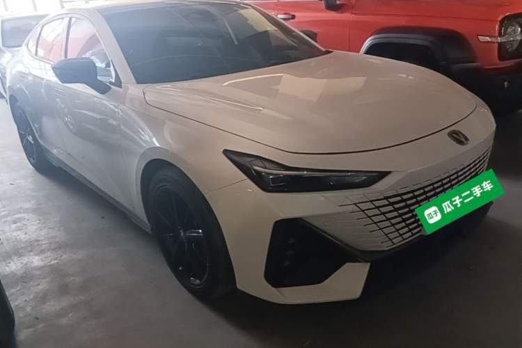 Used CHANGAN UNI-V 2024 1.5T High-Energy Version Front Right 45 Deg
