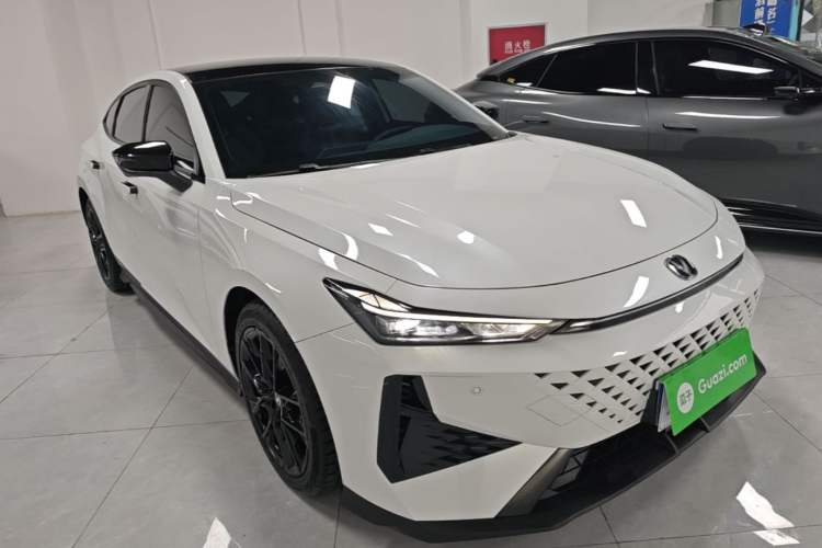 Used CHANGAN UNI-V 2024 1.5T Prestige Edition Front Right 45 Deg