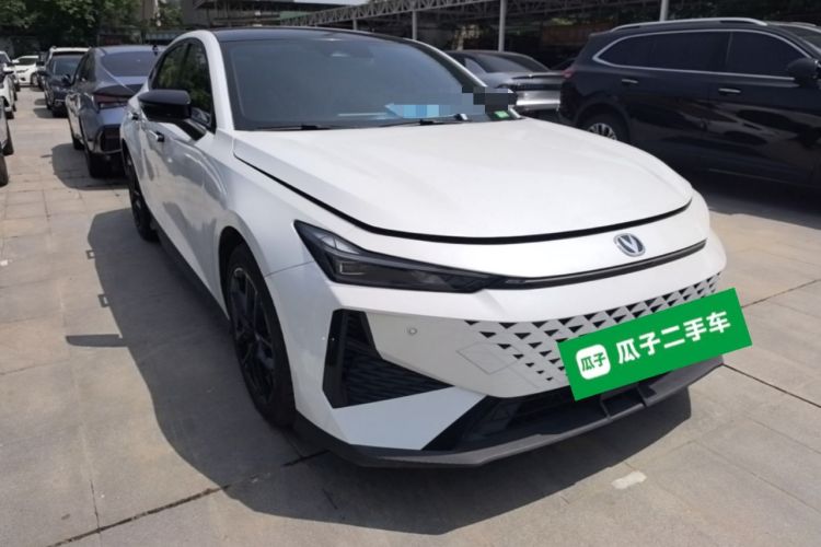 Used CHANGAN UNI-V 2024 1.5T Prestige Edition Front Right 45 Deg