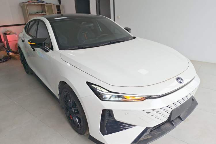 Used CHANGAN UNI-V 2024 1.5T Prestige Edition Front Right 45 Deg