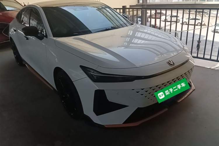 Used CHANGAN UNI-V 2024 1.5T Prestige Sport Edition Front Right 45 Deg