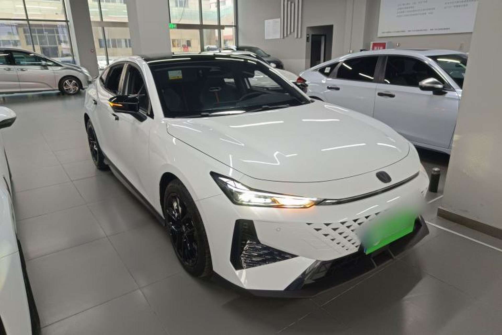 Used CHANGAN UNI-V 2024 1.5T Prestige Edition Front Right 45 Deg