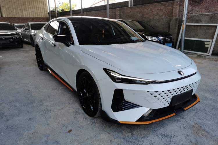 Used CHANGAN UNI-V 2024 1.5T Prestige Sport Edition Front Right 45 Deg