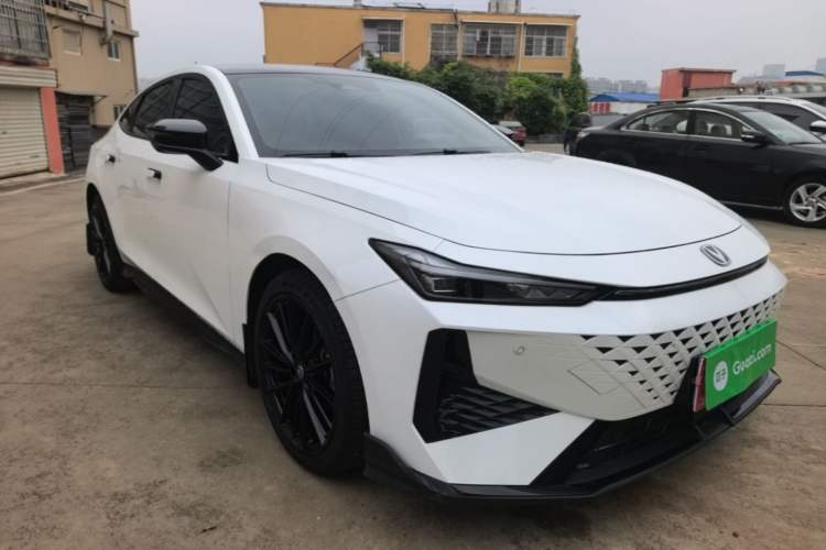 Used CHANGAN UNI-V 2024 1.5T Prestige Sport Edition Front Right 45 Deg
