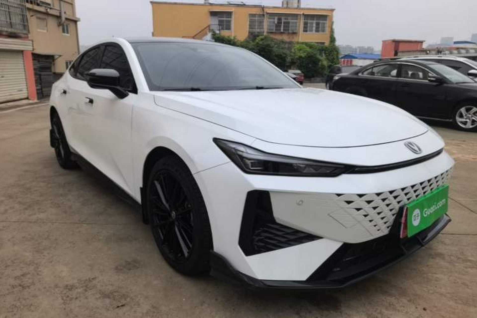 Used CHANGAN UNI-V 2024 1.5T Prestige Sport Edition Front Right 45 Deg