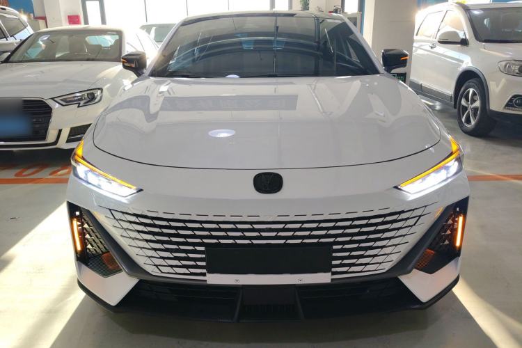 Used CHANGAN UNI-V 2024 1.5T High-Energy Version Front