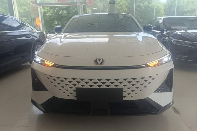Used CHANGAN UNI-V 2024 1.5T Prestige Sport Edition Front