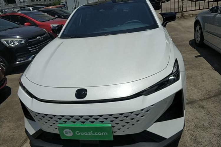 Used CHANGAN UNI-V 2024 1.5T Prestige Edition Front
