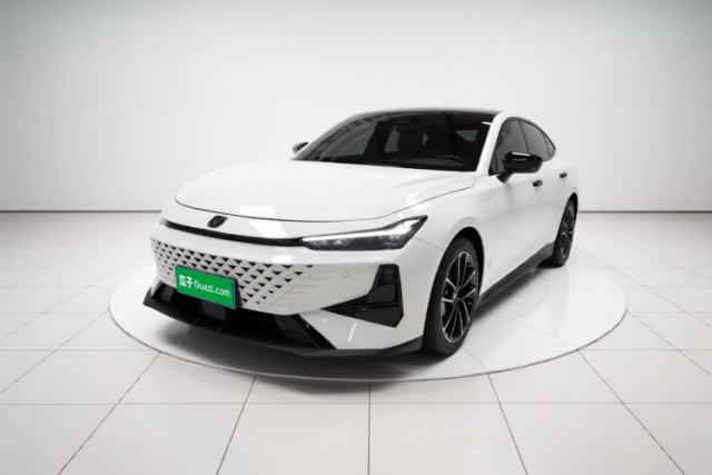 Używany CHANGAN UNI-V 2024 1.5T Prestige Edition