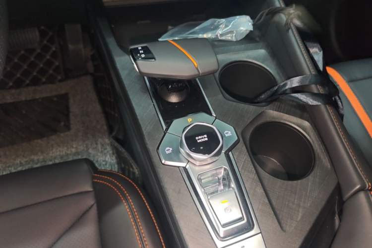 Used CHANGAN UNI-V 2024 1.5T Prestige Edition Gear Lever