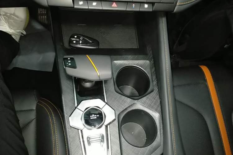 Used CHANGAN UNI-V 2024 1.5T Prestige Edition Gear Lever