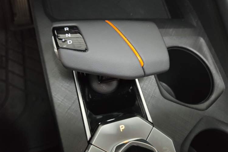 Used CHANGAN UNI-V 2024 1.5T Prestige Edition Gear Lever