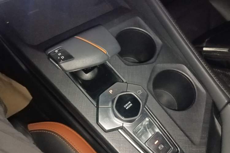 Used CHANGAN UNI-V 2024 1.5T High-Energy Version Gear Lever