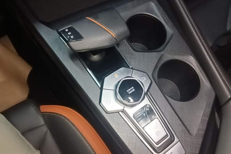 Used CHANGAN UNI-V 2024 1.5T High-Energy Version Gear Lever
