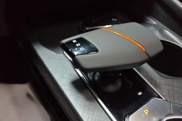Used CHANGAN UNI-V 2024 1.5T Prestige Edition Gear Lever