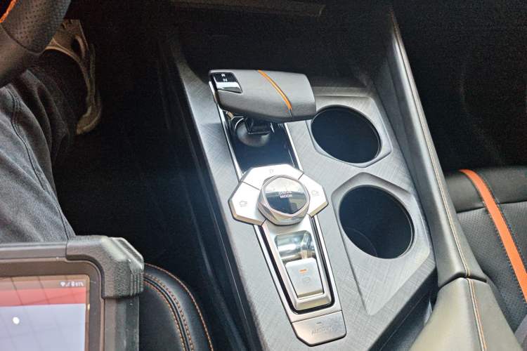 Used CHANGAN UNI-V 2024 1.5T Prestige Edition Gear Lever