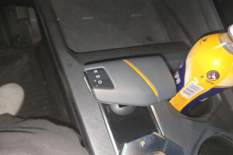 Used CHANGAN UNI-V 2024 1.5T High-Energy Version Gear Lever