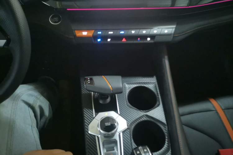 Used CHANGAN UNI-V 2024 1.5T Prestige Sport Edition Gear Lever