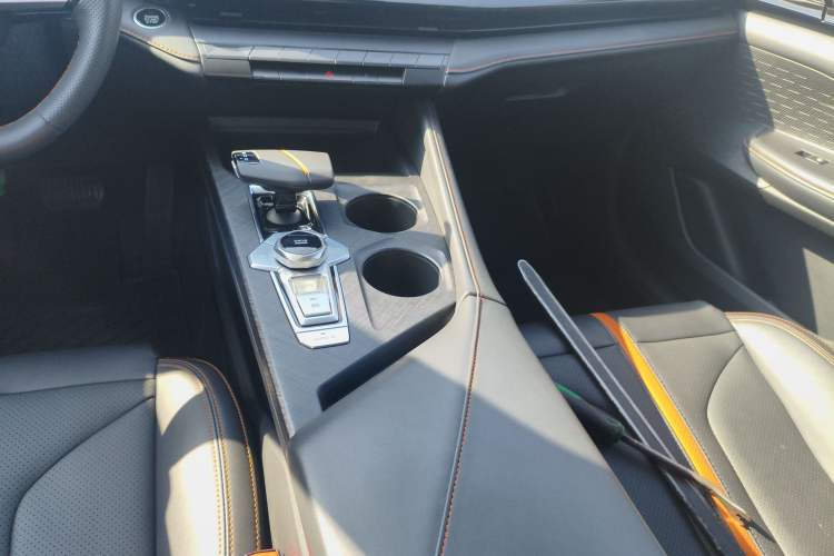Used CHANGAN UNI-V 2024 1.5T Luxury Edition Gear Lever