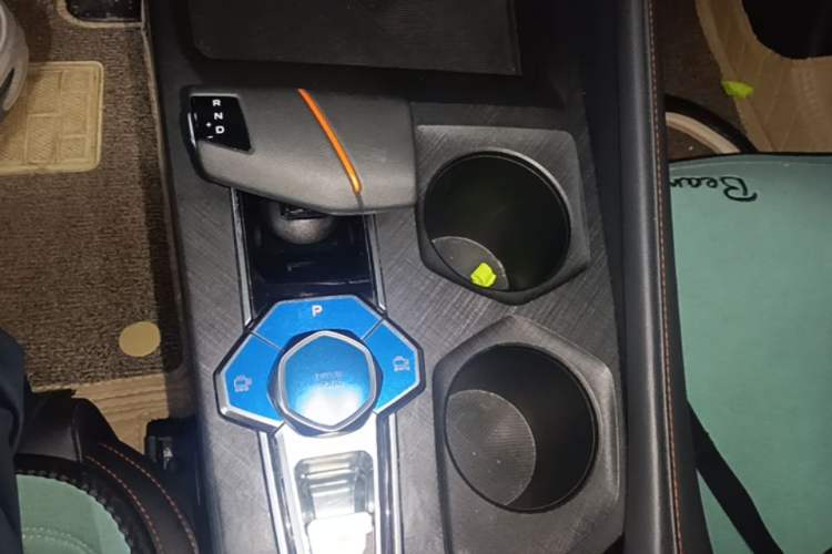 Used CHANGAN UNI-V 2024 1.5T Prestige Edition Gear Lever