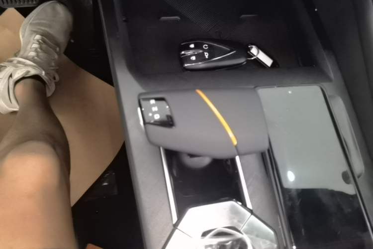 Used CHANGAN UNI-V 2024 1.5T High-Energy Version Gear Lever