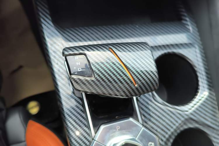 Used CHANGAN UNI-V 2024 1.5T Prestige Sport Edition Gear Lever