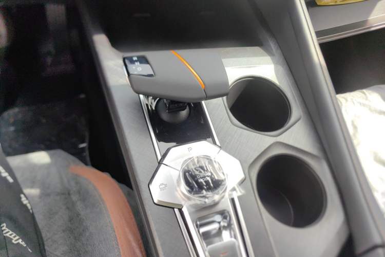 Used CHANGAN UNI-V 2024 1.5T High-Energy Version Gear Lever
