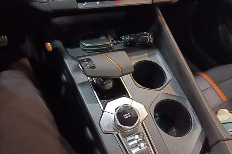 Used CHANGAN UNI-V 2024 1.5T Prestige Sport Edition Gear Lever
