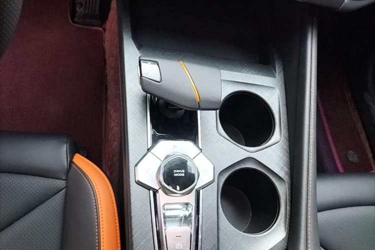 Used CHANGAN UNI-V 2024 1.5T High-Energy Version Gear Lever