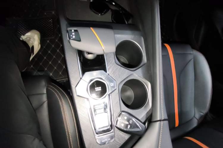 Used CHANGAN UNI-V 2024 1.5T Prestige Edition Gear Lever