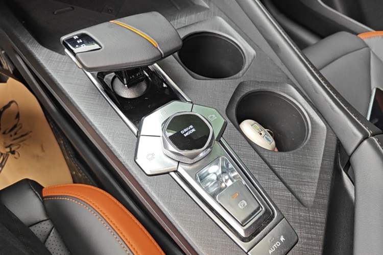 Used CHANGAN UNI-V 2024 1.5T High-Energy Version Gear Lever