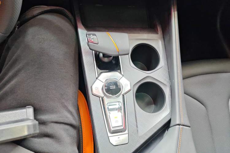 Used CHANGAN UNI-V 2024 1.5T High-Energy Version Gear Lever