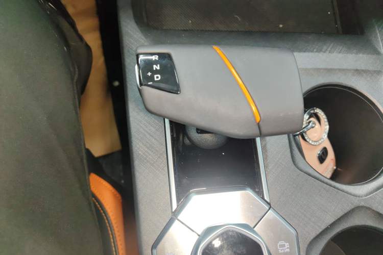 Used CHANGAN UNI-V 2024 1.5T High-Energy Version Gear Lever