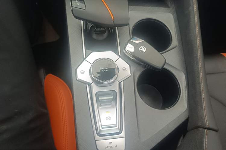 Used CHANGAN UNI-V 2024 1.5T Prestige Sport Edition Gear Lever