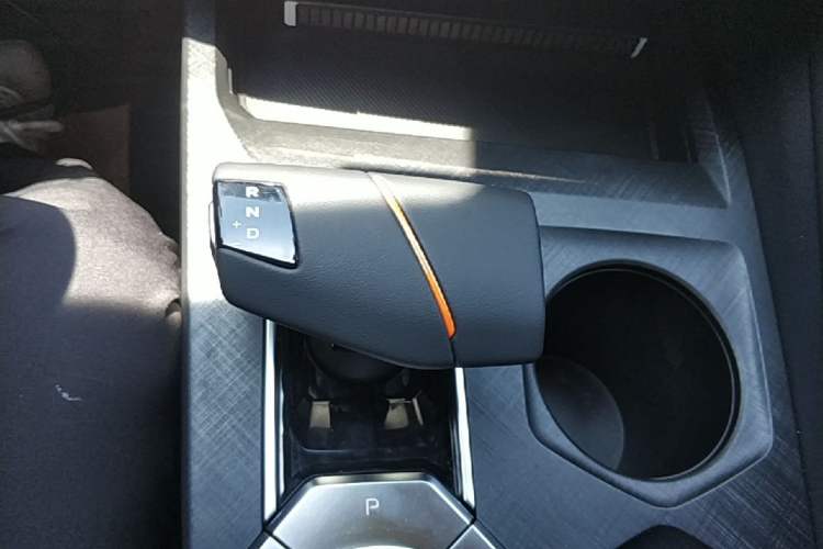 Used CHANGAN UNI-V 2024 1.5T Prestige Edition Gear Lever