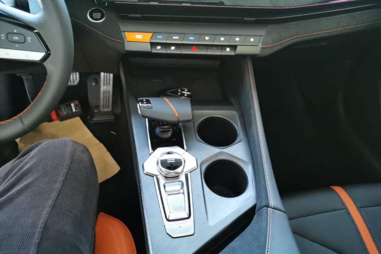 Used CHANGAN UNI-V 2024 1.5T Prestige Sport Edition Gear Lever