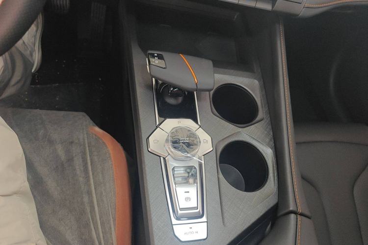 Used CHANGAN UNI-V 2024 1.5T High-Energy Version Gear Lever