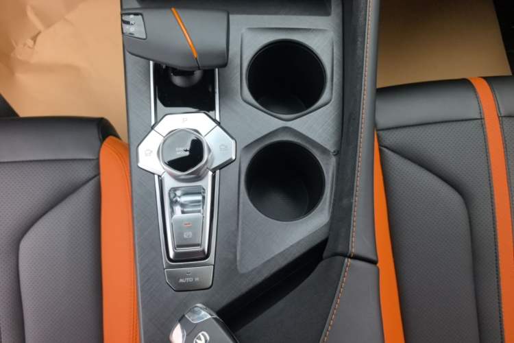 Used CHANGAN UNI-V 2024 1.5T Prestige Sport Edition Gear Lever